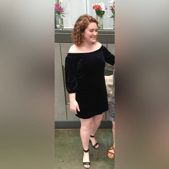 Off the Shoulder Blue Velvet Long Sleeve Mini Dress - Picture 4 of 4